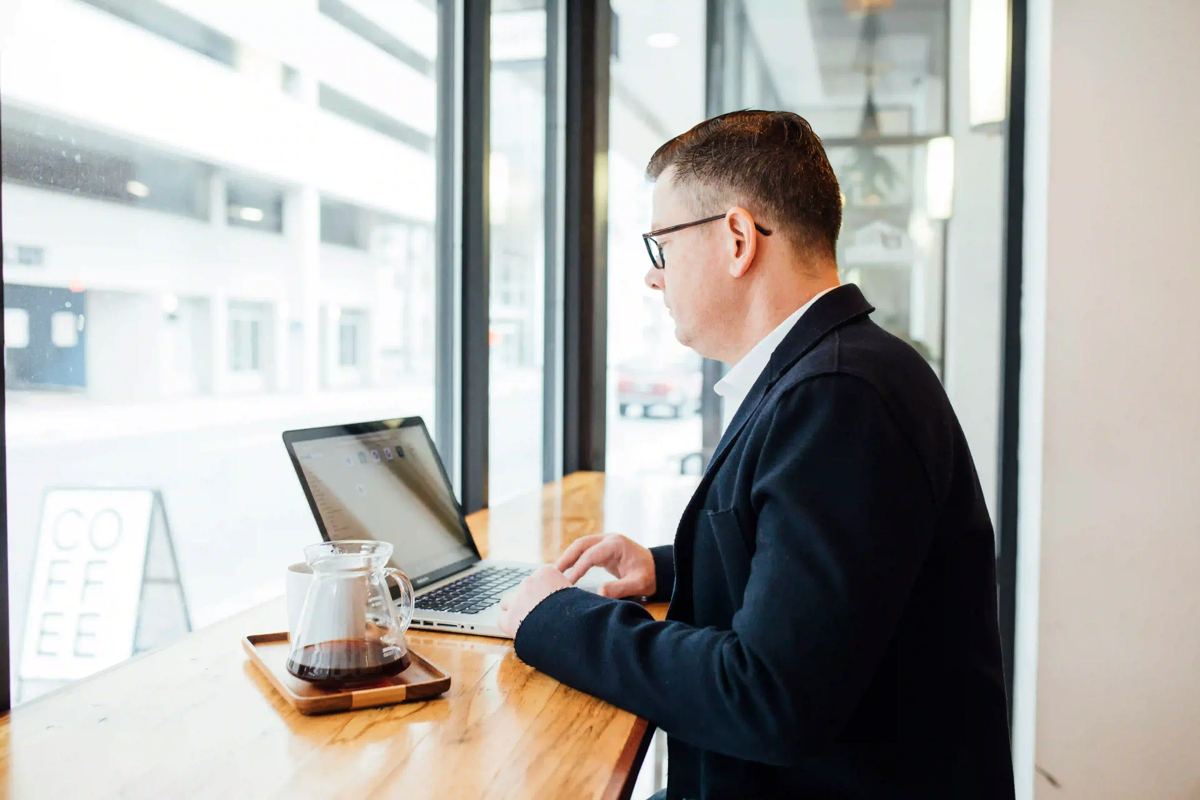 Choosing Between an Indian MBA and an International MBA: What’s Best for You?